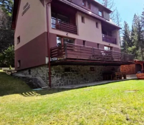 Lieskovec - V Lese Blizko Zubacky アパート